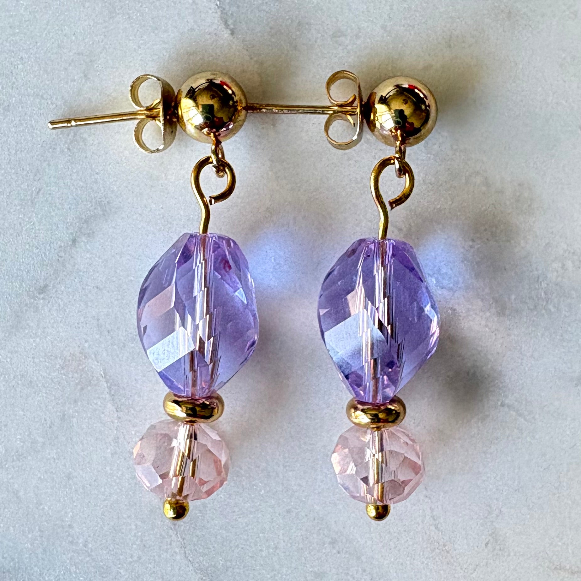Lilac Drop – kleine oorbellen lila kristal roos champagne goud