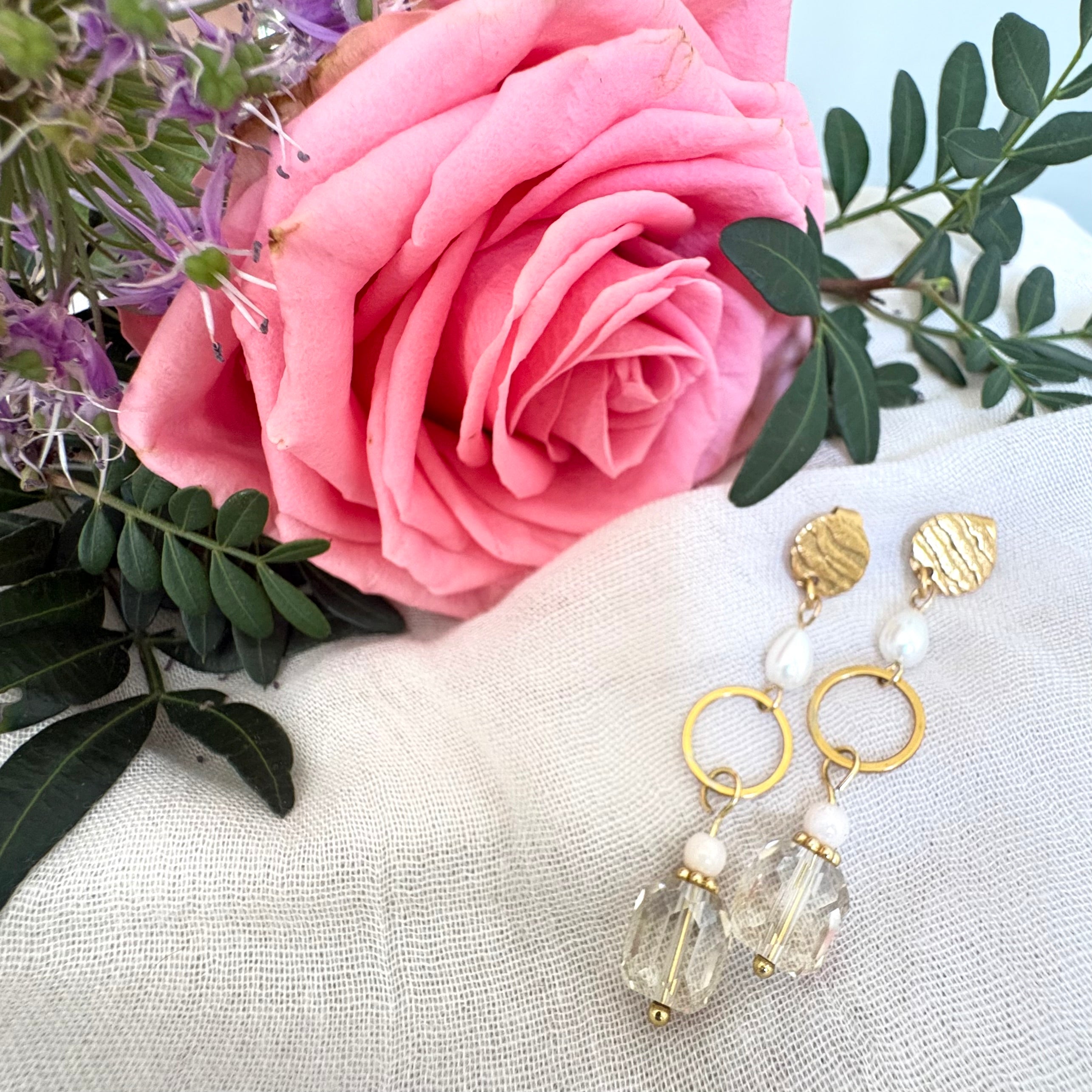 Golden Leaf – hangende oorbellen champagne kristal imitatieparel blad goud